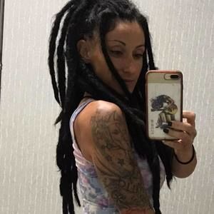 Meet your Posher, Alexis